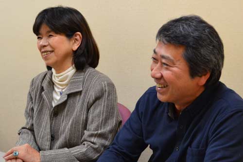 杉山泰一監督（右）と故・森田芳光監督夫人でもある三沢和子プロデューサー（左）