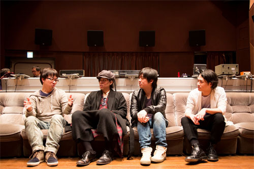 左から新海誠監督、RADWIMPSの野田洋次郎、桑原彰、武田祐介