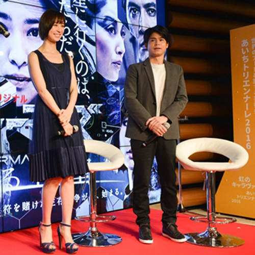 篠田麻里子（左）と菅谷哲也（右）