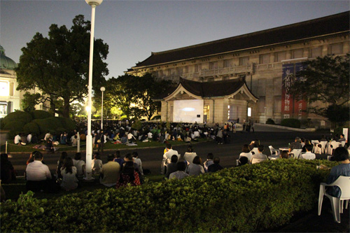 これまでの「博物館で野外シネマ」。第1回となった2014年10月には『時をかける少女』が上映され、2日間で8600人を動員した