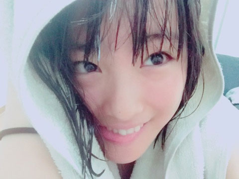 モデルで女優の大友花恋、お風呂上がりのすっぴんショットを披露！
