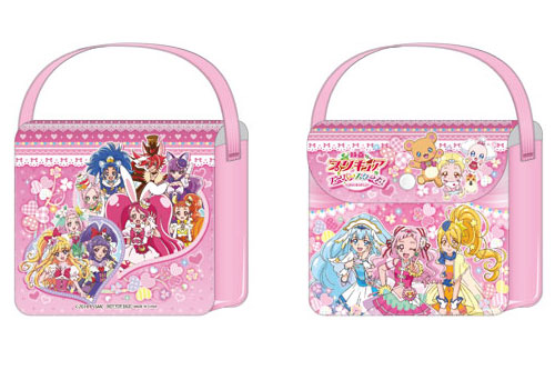 『映画プリキュアスーパースターズ！』前売り特典「クローバーをさがそう！おさんぽバッグ」ピンク
(C) 2018映画プリキュアスーパースターズ！製作委員会