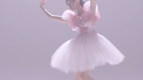 Web動画『る鹿＆指マドンナ〜カワイイを目指す女子のための指ダンス〜』より