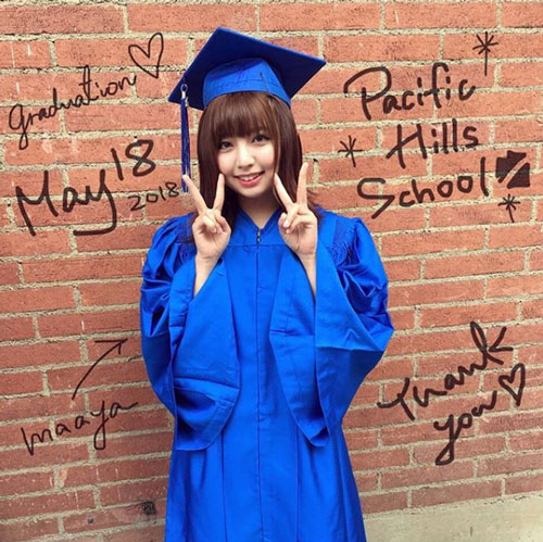元GEMの武田舞彩が日米2つの高校卒業を報告、ファン祝福！