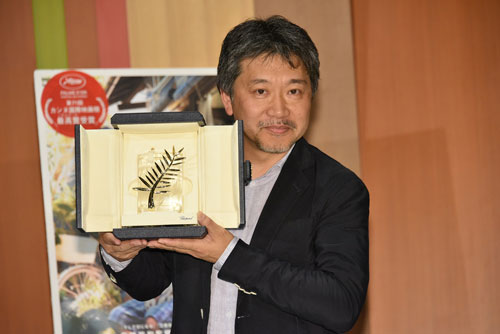 最高賞パルムドールを受賞した『万引き家族』是枝裕和監督、ゴールデングローブ賞受賞にも期待高まる
