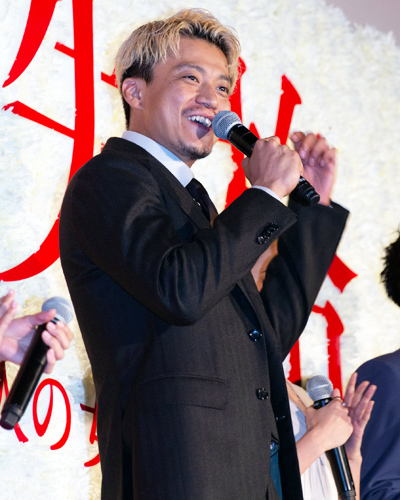 小栗旬、蜷川実花監督から“ダメ男”太宰治役のオファーにも「うれしかったです」