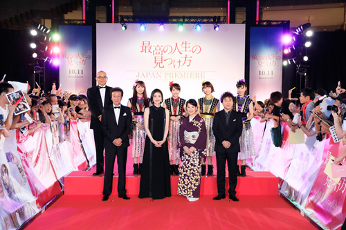 前列左から前川清、天海祐希、吉永小百合、ムロツヨシ。後列左から犬童一心監督、ももいろクローバーZ