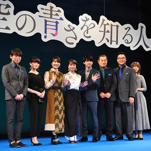 左から長井龍雪監督、種敦美、若山詩音、吉岡里帆、吉沢亮、松平健、落合福嗣、大地葉