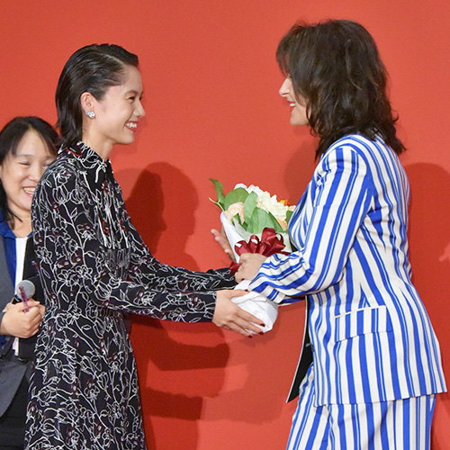 宮崎あおいとジュリエット・ビノシュ