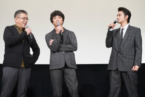 左から篠原哲雄監督、山崎まさよし、北村匠海