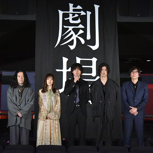 左から又吉直樹、松岡茉優、山崎賢人、寛一郎、行定勲監督