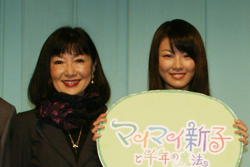 鳩山幸首相夫人(左)と福田麻由子(右)