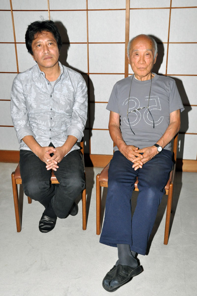 杉本信昭監督（左）と谷川俊太郎（右）