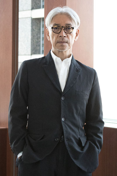 坂本龍一