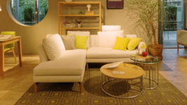 巣ごもり時代にライフスタイルを見つめ直す人が急増。ホームシアターに最適な家具にカスタマイズ