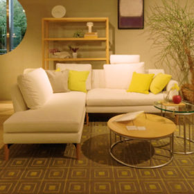 巣ごもり時代にライフスタイルを見つめ直す人が急増。ホームシアターに最適な家具にカスタマイズ