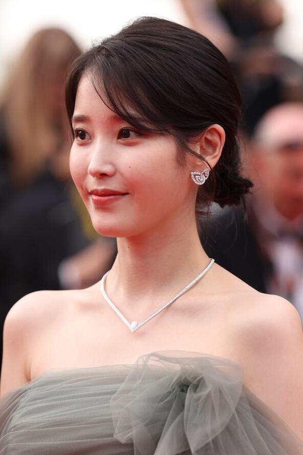 IU