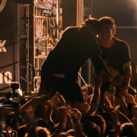 『素晴らしき日々も狼狽える』