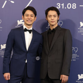 妻夫木聡と窪田正孝、ヴェネチア国際映画祭の熱気に感動！ 『ある男』上映後は鳴り止まない拍手に包まれる