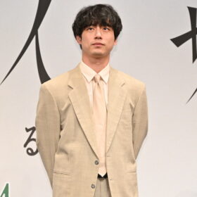 坂口健太郎と市川実日子が、共演した齋藤飛鳥のためを思って涙!? 『サイド バイ サイド』完成報告