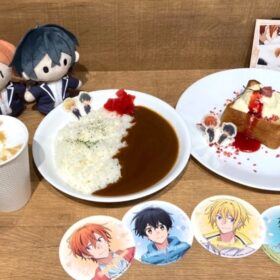 EJアニメシアター新宿カフェ＆ギャラリーのコラボカフェでは、カレーにフレンチトーストにプリントラテにコールドドリンクまでたいらげつつ、作品の世界にひたる（ライター撮影）