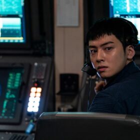 ASTRO・チャウヌが凛々しく海軍下士官演じる姿にドキッ…！ キム・レウォン、イ・ジョンソ共演『デシベル』場面写真