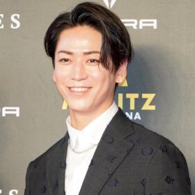 亀梨和也、シッチェス映画祭のレッドカーペットに登場！『怪物の木こり』観客の反応に「ぶわっと沸いてくれて鳥肌が立ちました」