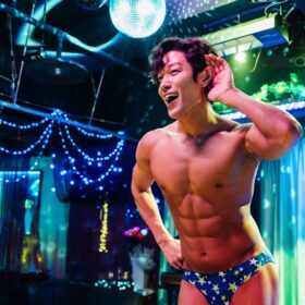 鈴木亮平、パンツ一枚で“もっこりダンス”！『シティーハンター』のおふざけシーンは「たくさん話し合いました」