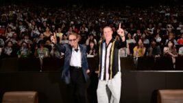『F1』主演ブラッド・ピットが緊急来日!声優・堀内賢雄との再会&中尾明慶に“即席ギャラ”も