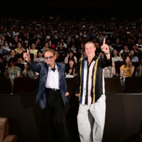 『F1』主演ブラッド・ピットが緊急来日!声優・堀内賢雄との再会&中尾明慶に“即席ギャラ”も