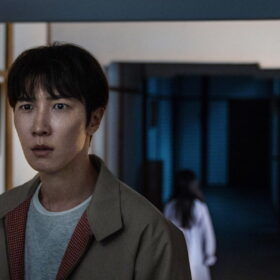 Snow Man渡辺翔太のイメージと怪奇現象に襲われる主人公の姿がクロスする『事故物件ゾク 恐い間取り』