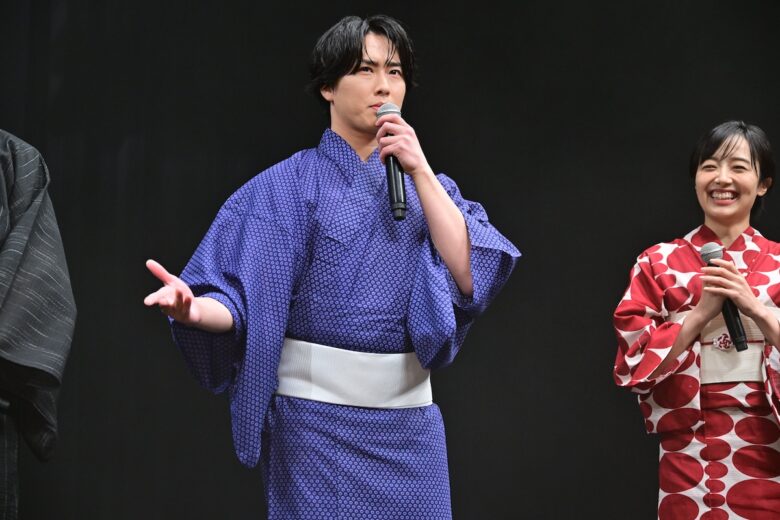 『火喰鳥を、喰う』