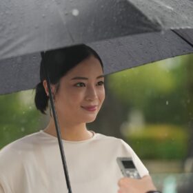 広瀬すず「ようやく長崎で手を合わせられた」 映画『遠い山なみの光』公開前に平和公園を訪問