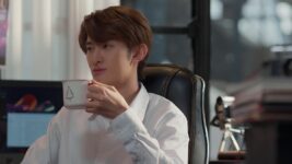 向井康二、“手つなぎミッション”に戸惑うマーチと急接近! 異文化ラブコメ『Dating Game』が胸キュン展開