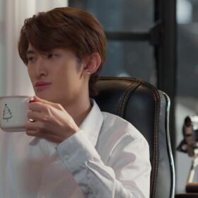 向井康二、“手つなぎミッション”に戸惑うマーチと急接近! 異文化ラブコメ『Dating Game』が胸キュン展開