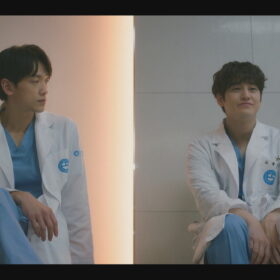 RAIN&キム・ボムのブロマンスも見どころ! 天才医師がイケメン研修医に憑依!?