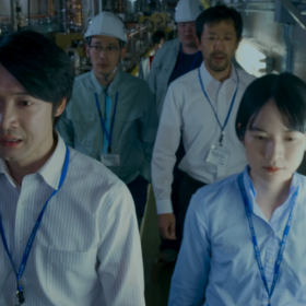 人工ブラックホールテロから人々を救うことはできるのか? 軍艦島ロケ敢行、渾身の特撮映画『ブラックホールに願いを!』公開へ