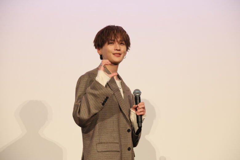 (C)餡蜜/講談社 (C)2025 映画「隣のステラ」製作委員会
