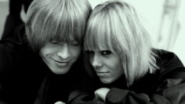 “魔性の女”という言葉は似合わない、ストーンズの男たちを虜にしたアニタの唯一無二の魅力