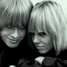 “魔性の女”という言葉は似合わない、ストーンズの男たちを虜にしたアニタの唯一無二の魅力