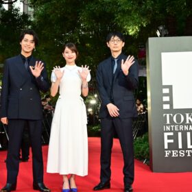 『君の顔では泣けない』