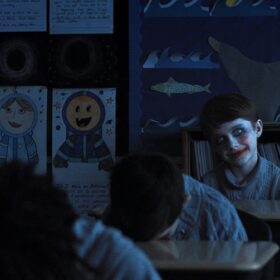 子ども17人の失踪事件が導く“狂気の真実”とは? 「ホラー映画の未来を変えた」と評される考察ミステリー