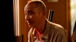 絶望の末に富裕層襲撃へ 75歳監督のデビュー作に充満する社会への怒り