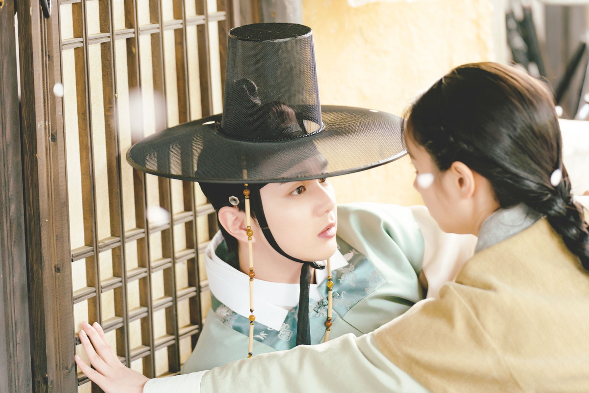 『花が咲けば、月を想い』