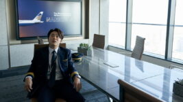 すべてを失った男が女性に!? チョ・ジョンソクが圧巻の演技で魅せる人生リスタートコメディ