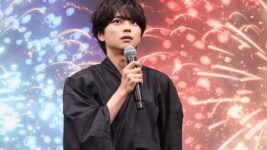 佐藤勝利、声優初主演作『君と花火と約束と』完成披露で感謝 原菜乃華と浴衣姿で作品への思い語る