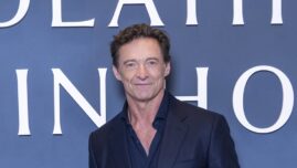 イケおじたちのスーツ姿に胸キュン! ヒュー・ジャックマン&アンドリュー・ガーフィールドら、ロロ・ピアーナをまとい登場