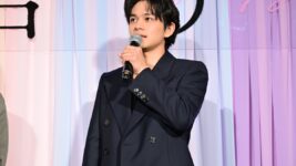 北村匠海、佐野晶哉からの誕生日サプライズに感激!『君の話』完成披露で29歳の抱負を語る