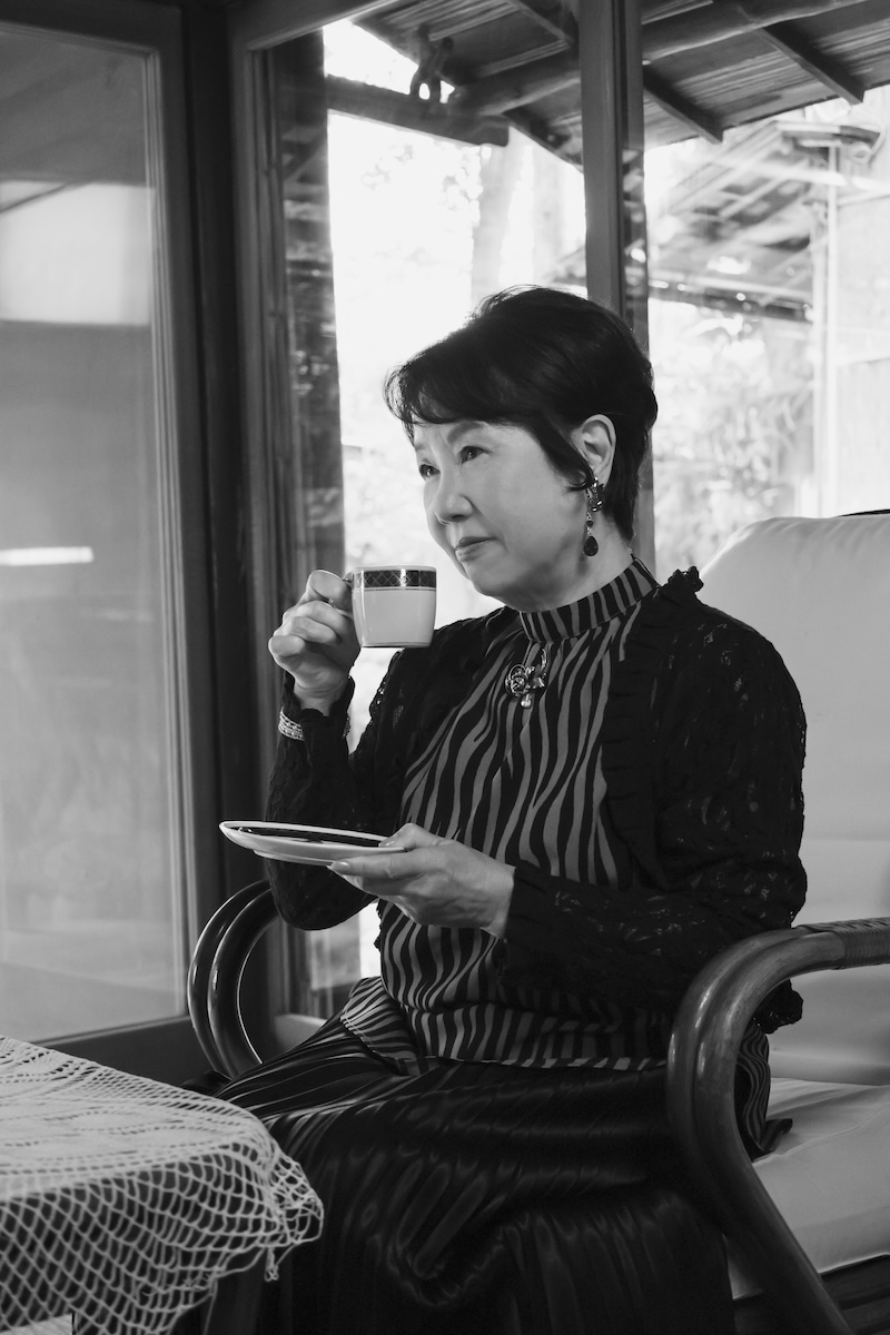 『星と月は天の穴』