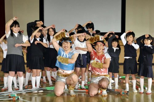 有馬小学校の子どもたちと一緒に